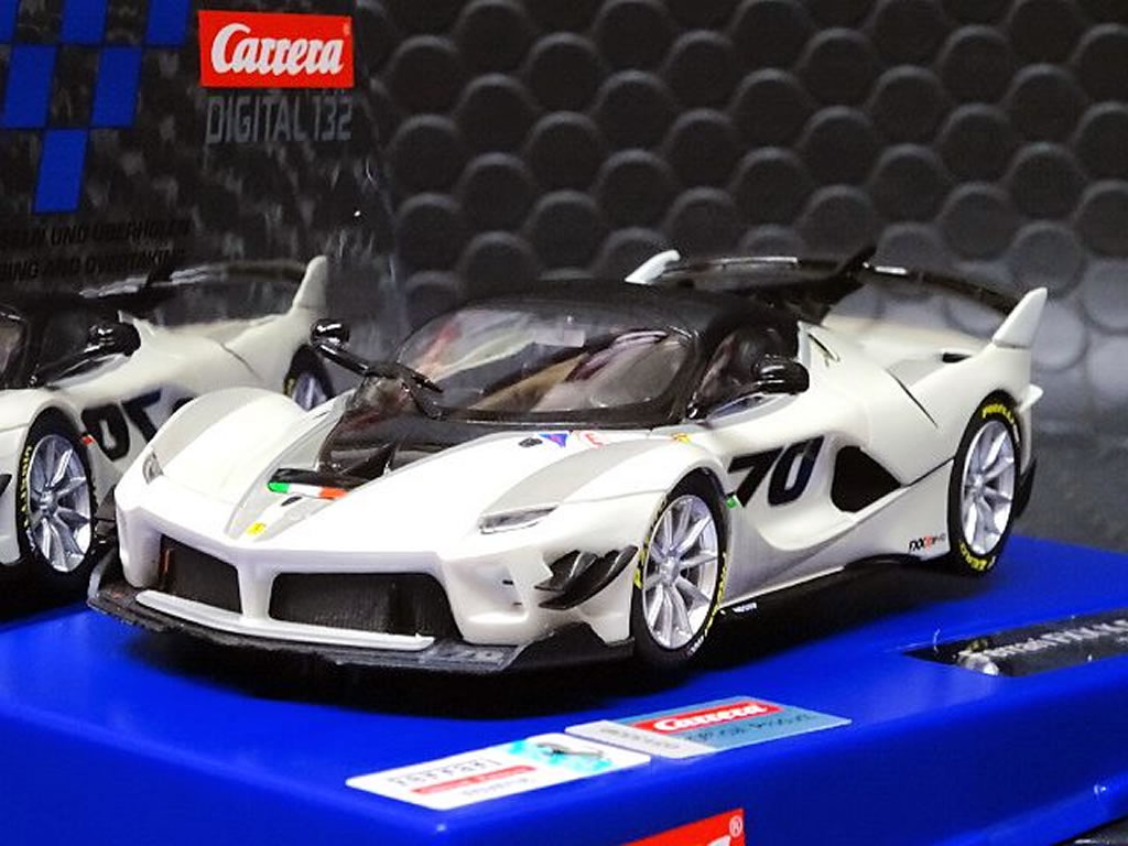 Ferrari FXX K Evoluzione N°70 Blanc - 30946 - Carrera Digital 132 – Image 5