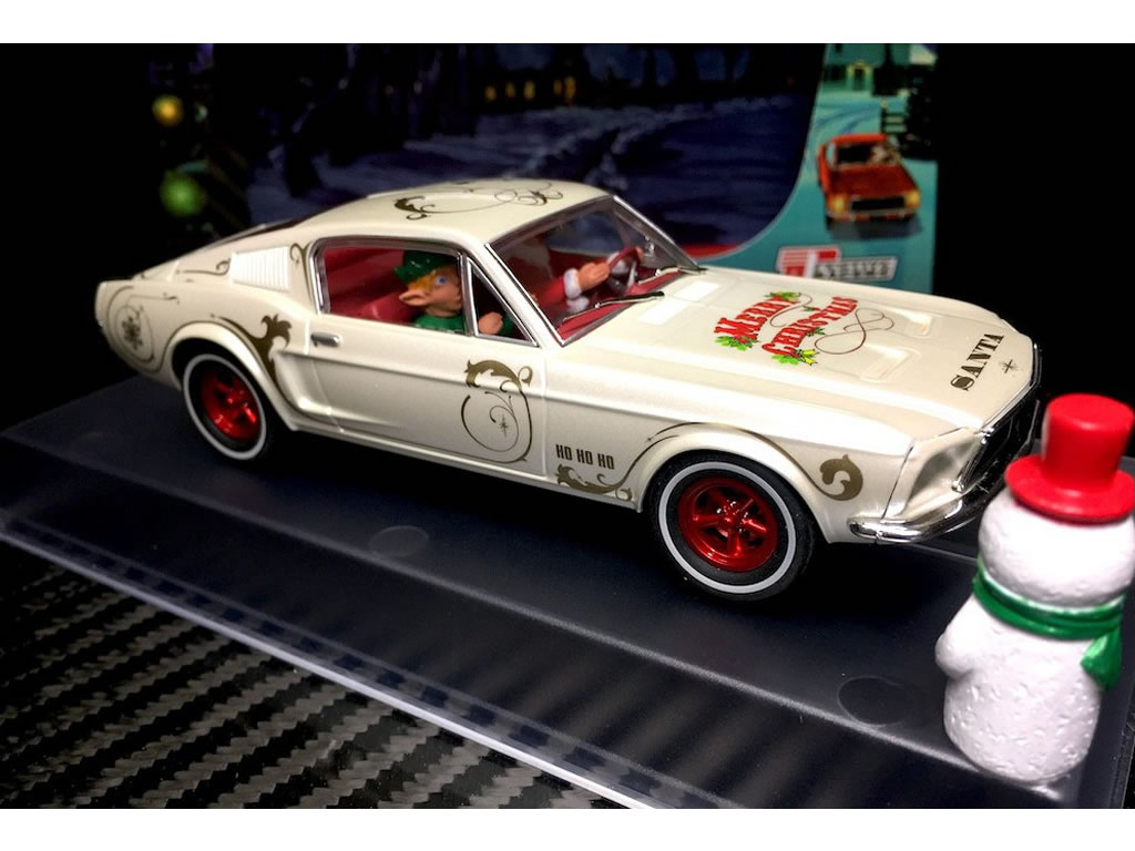 Ford Mustang 390 GT Santa's 'Stang, Buttermilk White 2018 - P071 - Pioneer DPR 132 - EL 200 Exemplaires – Image 4