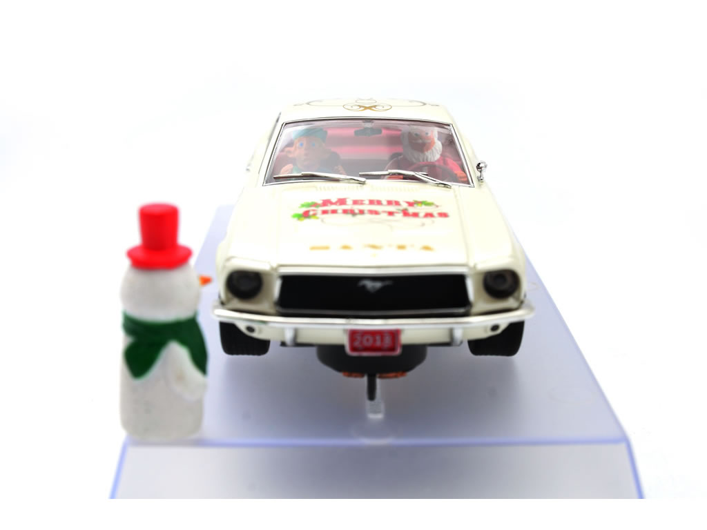 Ford Mustang 390 GT Santa's 'Stang, Buttermilk White 2018 - P071 - Pioneer DPR 132 - EL 200 Exemplaires – Image 10