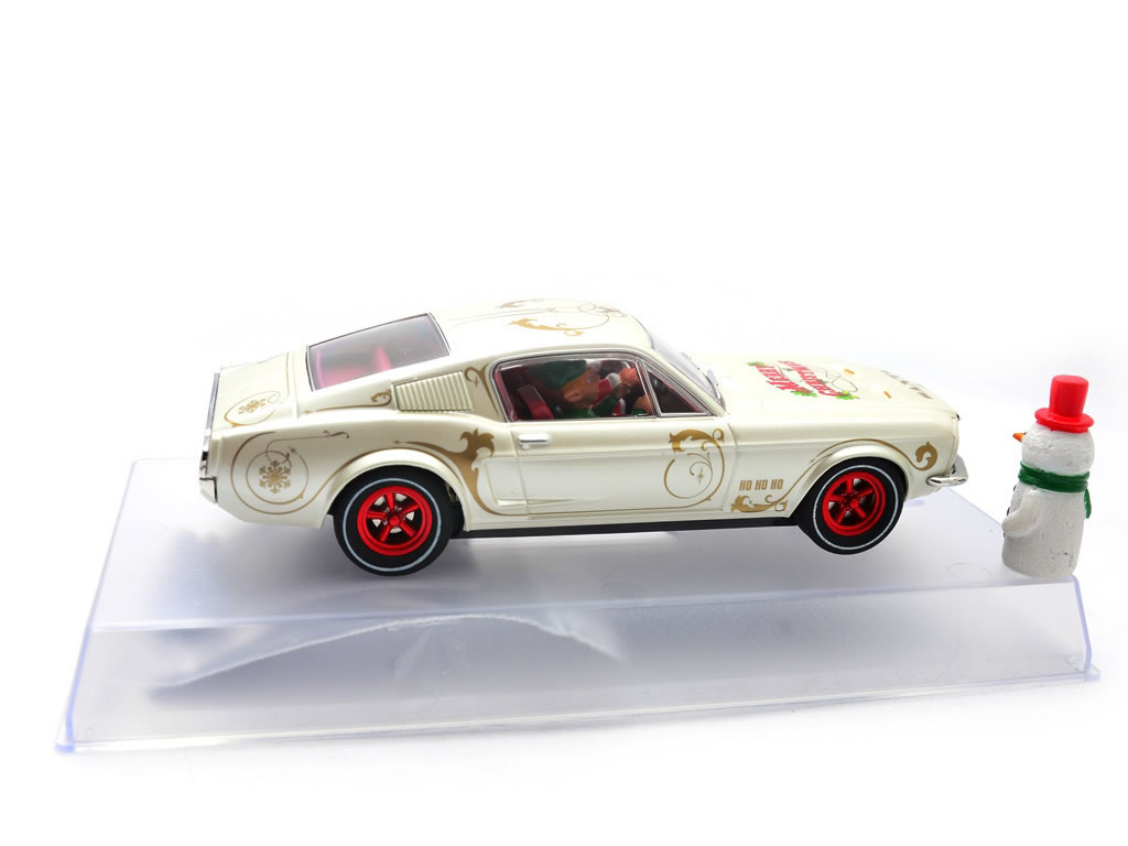 Ford Mustang 390 GT Santa's 'Stang, Buttermilk White 2018 - P071 - Pioneer DPR 132 - EL 200 Exemplaires – Image 11