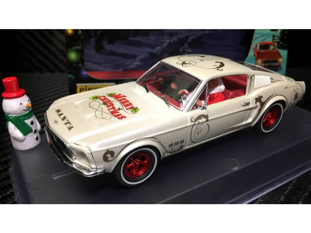 Ford Mustang 390 GT Santa's 'Stang, Buttermilk White 2018 - P071 - Pioneer DPR 132 - EL 200 Exemplaires