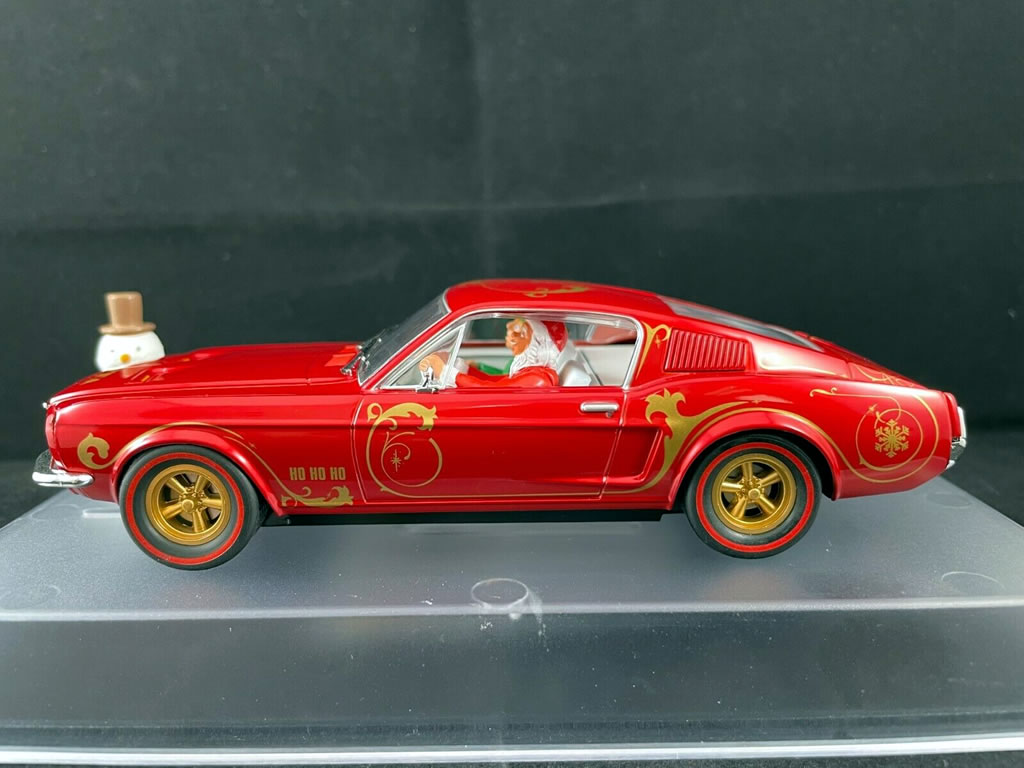 Ford Mustang 390 GT Santa's 'Stang, Candy Cane Red 2018-P074 - Pioneer DPR 132 - EL 250 Exemplaires – Image 3