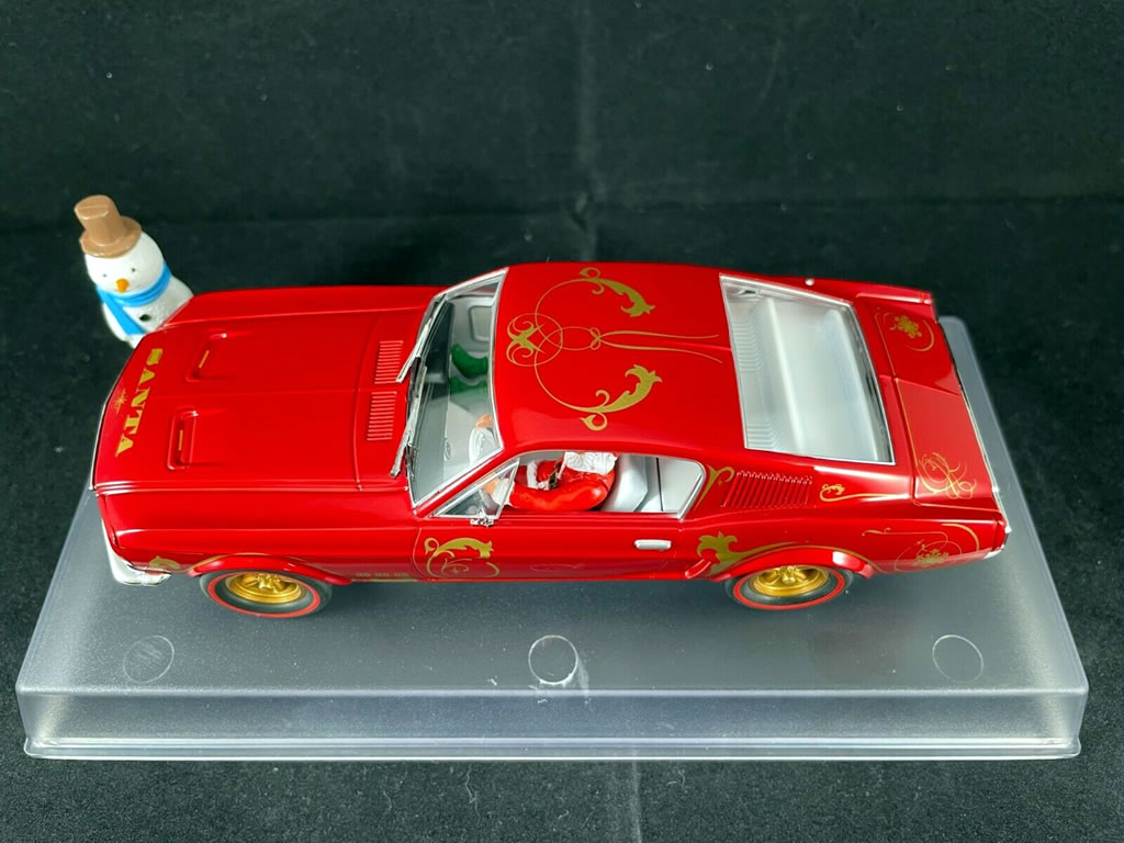 Ford Mustang 390 GT Santa's 'Stang, Candy Cane Red 2018-P074 - Pioneer DPR 132 - EL 250 Exemplaires – Image 4